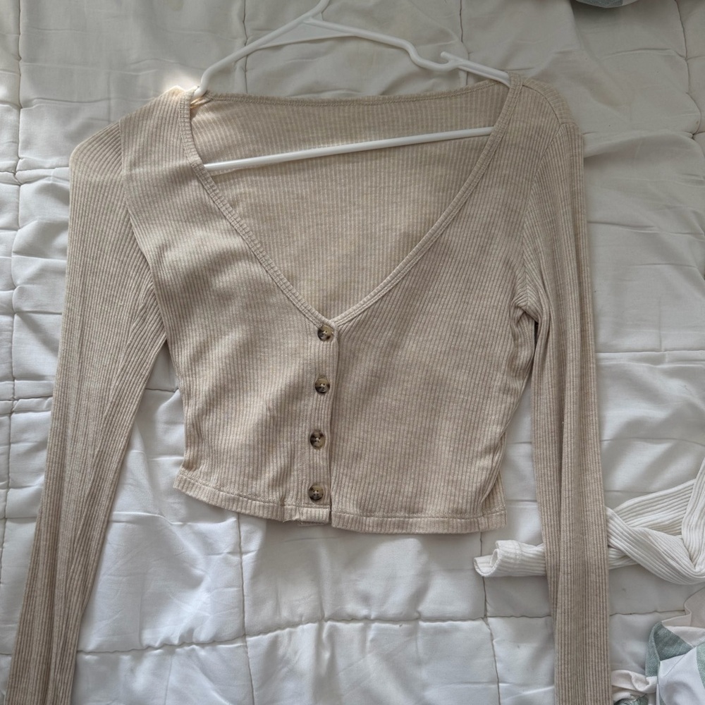 ALO Yoga Beige Ribbed Long Sleeve Crop Top